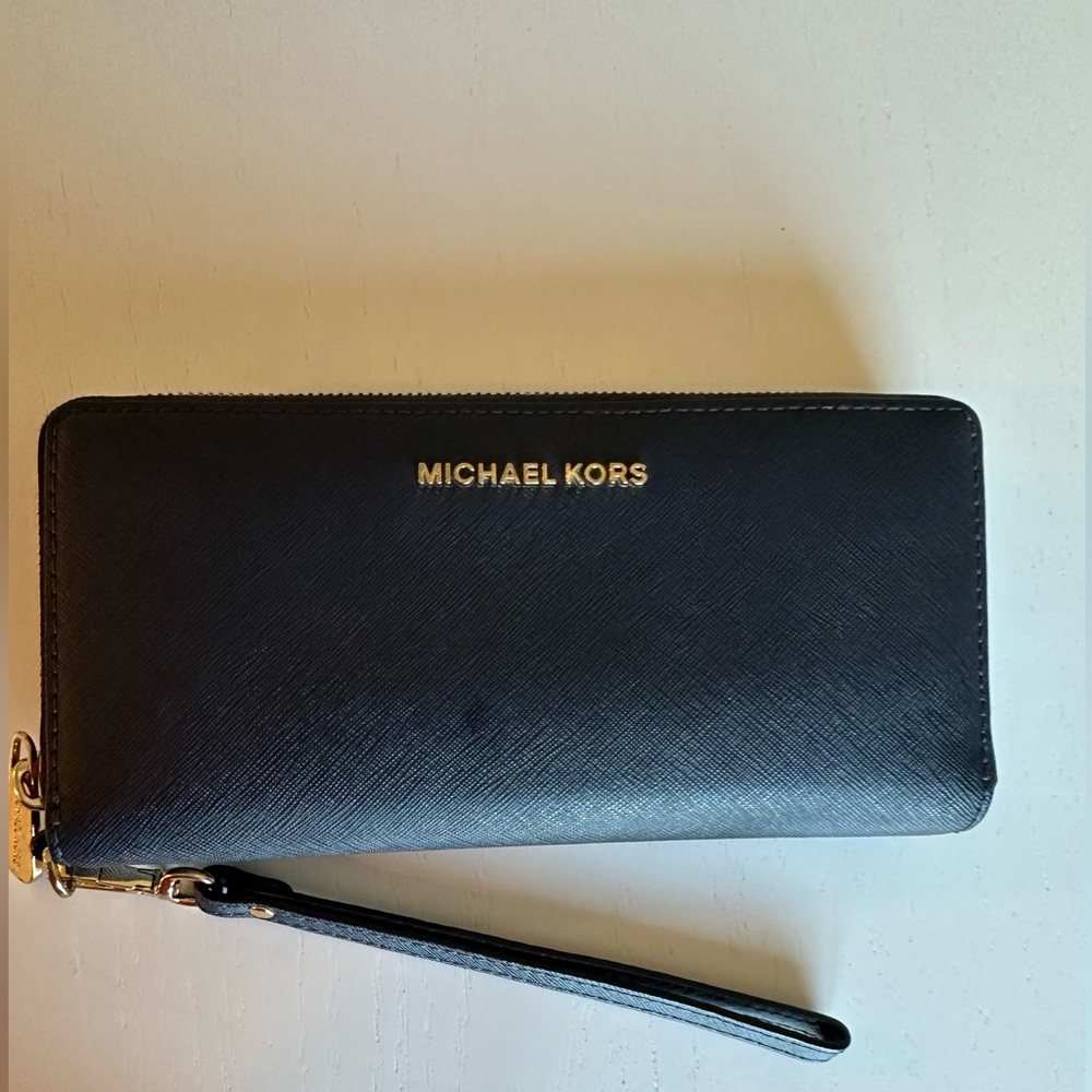 Michael Kors Continental wristlet wallet